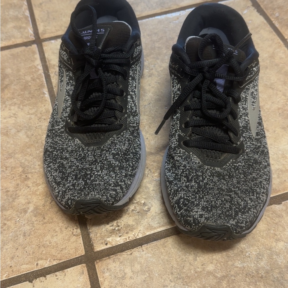 Brooks size 7.5  black Sneakers